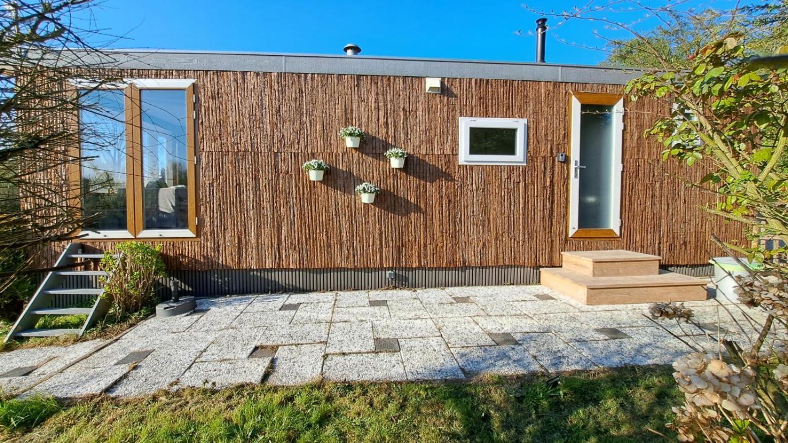 Het Witte Chalet Aan Het Water Van Monumentaal Fort Ooltgensplaat Luaran gambar